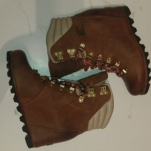 NIB Sorel Conquest wedge boot brown 7